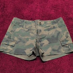 Guess Women’s Camo Cargo Shorts - Green